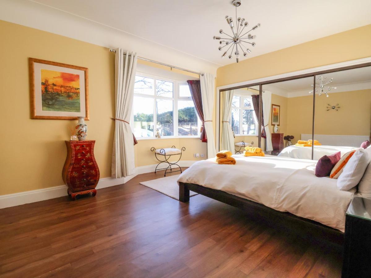 Solway Villa Chester Exterior foto